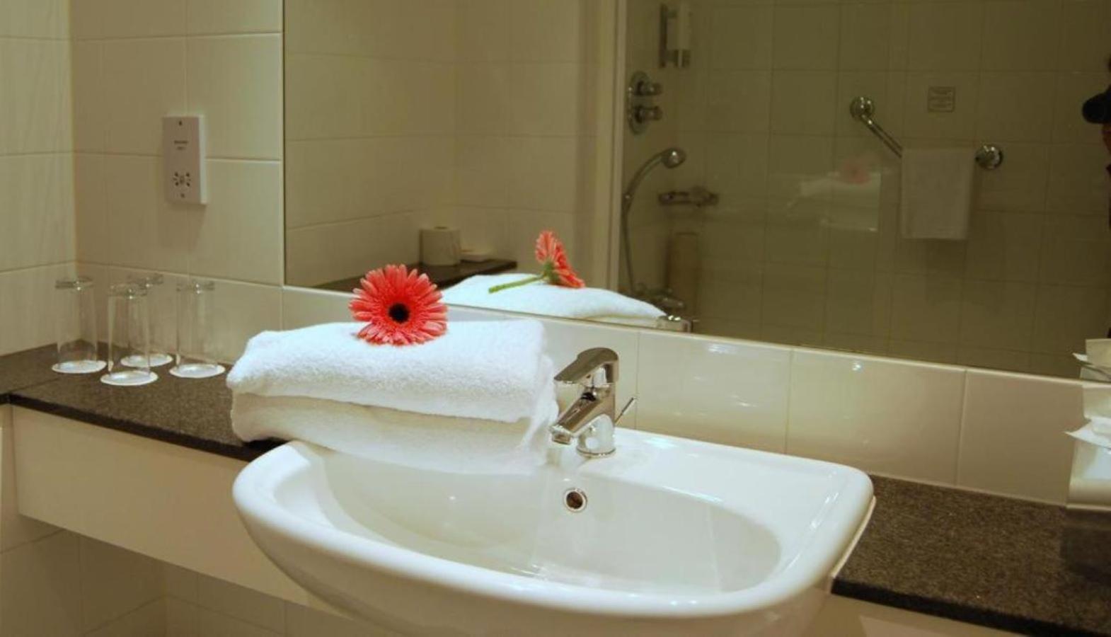 Maldron Hotel Merrion Road Dublin Ngoại thất bức ảnh